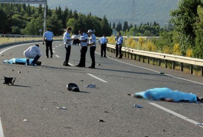 Muğla’da otomobil ile motosikletin çarpışması sonucu meydana gelen kazada 2