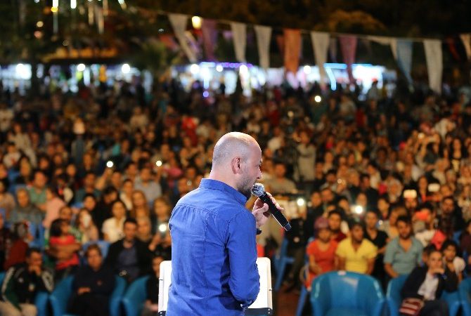 Gaziantep Büyükşehir Belediyesi’nin düzenlediği “Geleneksel Ramazan Etkinlikleri” programında şiirleri ile