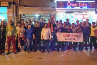 Eskişehir’deki Bisiklet Dünyası Grubu, Ramazan ayında etkinliklerini aralıksız sürdürüyor. Halka