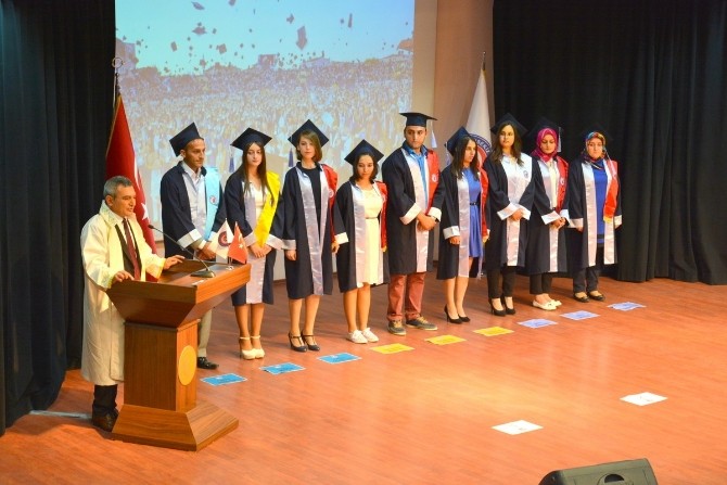 ÇOMÜ’de Toplu Mezuniyet Töreni Yapıldı