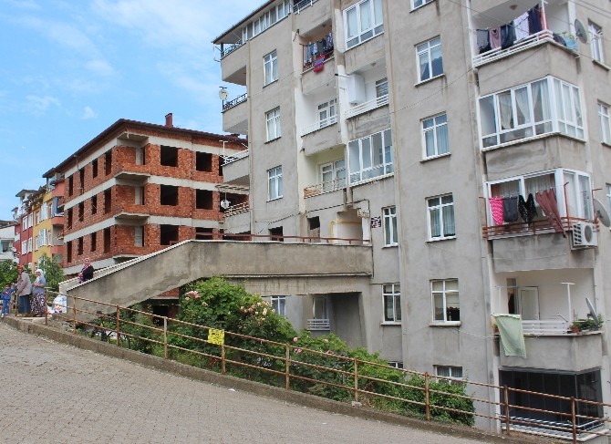 Bu Apartmanın Girişi Diğerlerinden Farklı