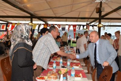 Mersin Valisi Özdemir Çakacak, İl Jandarma Komutanlığı’nın düzenlediği iftar yemeğinde