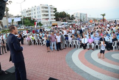 Adana Büyükşehir Belediyesi’nin düzenlediği “Ramazan Şenlikleri” programı kapsamında Karataş’ta binlerce