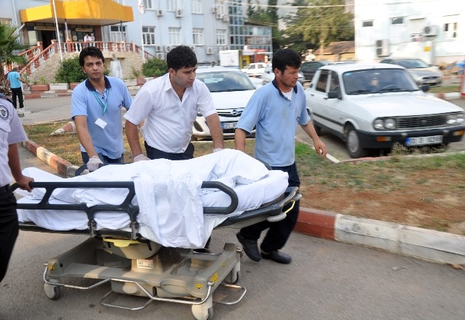 Motosiklet Kamyonun Altına Girdi