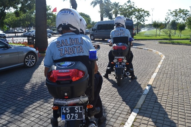 Salihli’de Motorlu Trafik Zabıta Ekibi İşbaşı Yaptı Salihli Belediyesi Zabıta Müdürlüğü bünyesinde oluşturulan motorlu trafik zabıta ekibi
