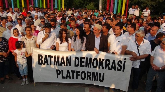 Batman’da Kobani Saldırısına Kınama Batman’da IŞİD terör örgütünün Kobani’ye yönelik yapılan saldırılar basın açıklamasıyla