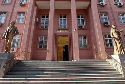 Yargıtay, bir kadının boşandığı eşinden olan çocuğuna sonradan evlendiği kocasının
