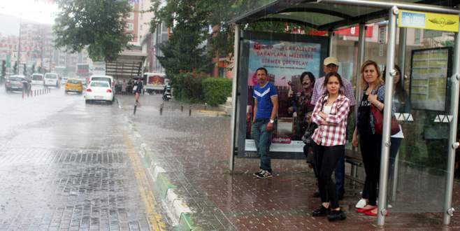 Bursalılar yağmura hazırlıksız yakalandı