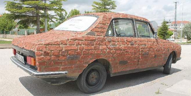 Bakan dönüp bir daha bakıyor