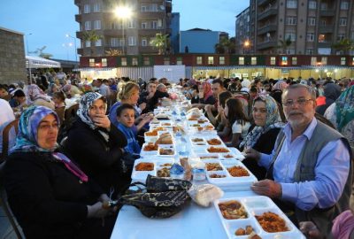 Canik Belediyesi tarafından düzenlenen iftar sofrası, her akşam her bölgeden