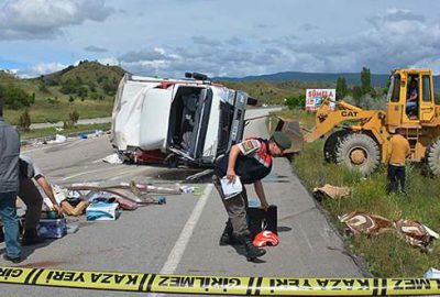 Çankırı'da bir kamyonun devrilmesi sonucu 1 kişi öldü, 3 kişi