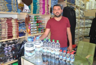 Kayseri’de zemzem satışı yapan Ahmet Diyarbekirlio, Ramazan ayının gelmesiyle zem