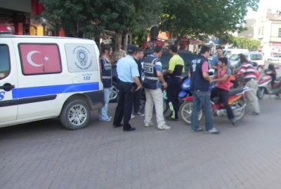 Kütahya’nın Tavşanlı İlçe Emniyet Müdürlüğü ekipleri, motosikletlere yönelik denetimlerini