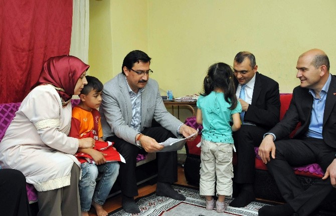 Başkan AK, Gecekonduda Yaşayan 2 Aileye Konuk Oldu