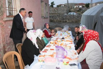 Yahyalı Belediyesi, bu sene “Kardeşlik Sofrası” diye adlandırdığı iftar sofralarını