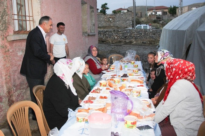 Kardeşlik Sofrası Kuzoluk’ta Kuruldu Yahyalı Belediyesi, bu sene “Kardeşlik Sofrası” diye adlandırdığı iftar sofralarını
