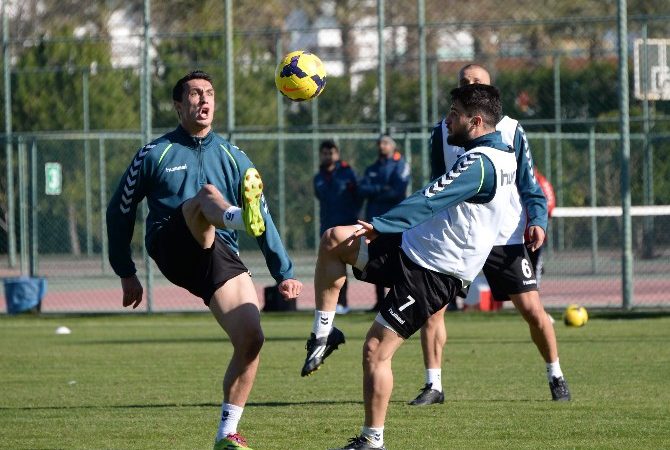 Spor Toto Süper Ligi takımlarından Konyaspor ve PTT 1. Lig