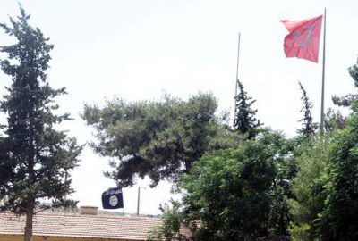 Gaziantep'in Suriye sınırındaki Karkamış İlçesi'ndeki kapatılan sınır kapısı ile hemen