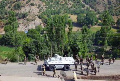 Uludere'de kaçakçılıkla mücadele kapsamında göreve giden askerlere yolda bir grup