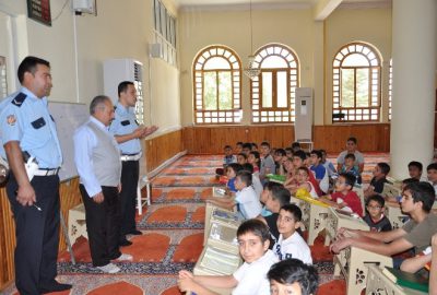 Kahramanmaraş’ın Elbistan ilçesinde müftülük tarafından açılan yaz Kur’an kurslarına katılan