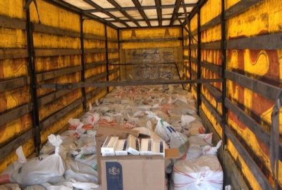Kars’ta bir TIR’da kum çuvalları içerisine saklanmış 100 bin paket