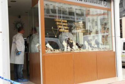 Adana’da çarşafla kuyumcu soygunu girişimi