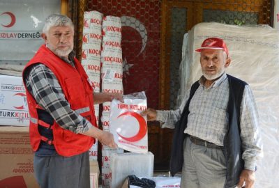 Manisa’nın Kula ilçesinde evi yanan bir aileye Kızılay yardım eli