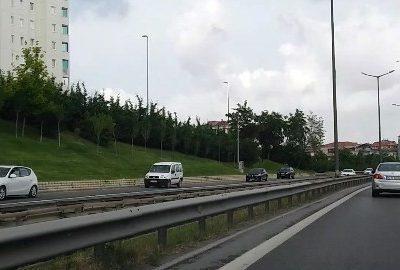 E-5 bağlantı yolu Ataşehir mevkiinde, 4 aracın trafiğe yakalanmamak için