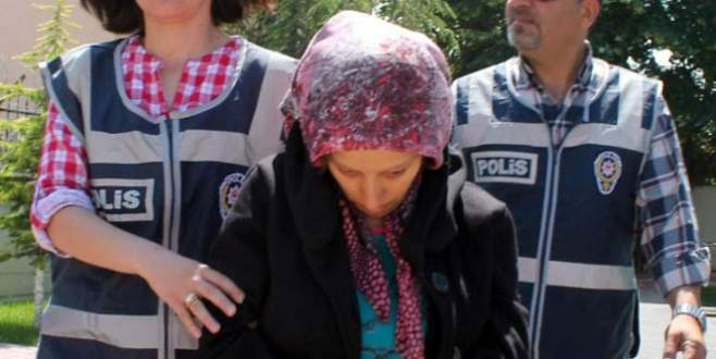 Dört günlük bebeğini emzirip çöpe atmış