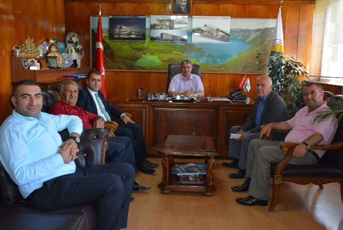 Bitlis’in Tatvan ilçesindeki sivil toplum kuruluşu (STK) temsilcileri, ilçedeki esnafların