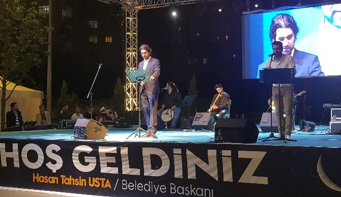 Serdar Tuncer Şiirleriyle Mest Etti Gaziosmanpaşa Belediyesi’nin düzenlediği Ramazan ayı etkinlikleri kapsamında sahne alan Şair-Yazar