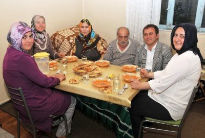 Gümüşhane Belediye Başkanı Ercan Çimen, Ramazan ayında vatandaşlara sürpriz ziyaretlerde