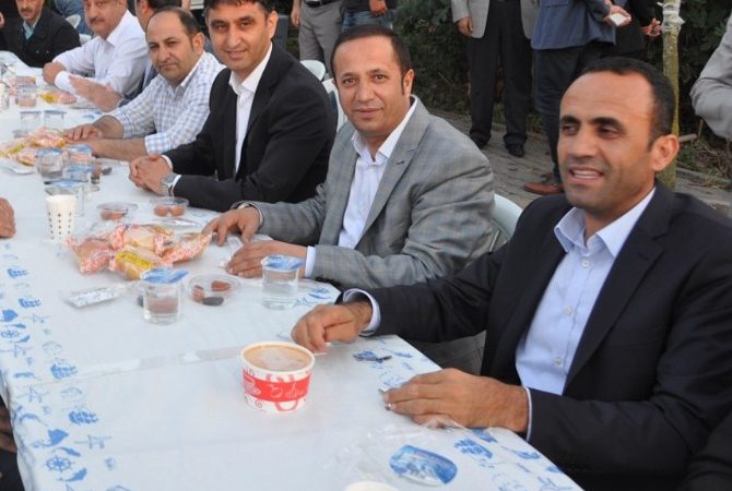 Dilovası Belediyesi’nden Demirciler Köyü’ne İftar Dilovası Belediyesi, köylülerle buluşmak amacıyla Demirciler Köyünde iftar verdi. Dilovası