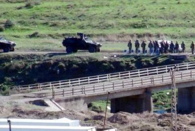 Silvan'da terör örgütü PKK'nın yol kenarına bıraktığı patlayıcı, askeri araçların