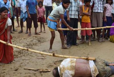 Okul müdürünü linç ettiler