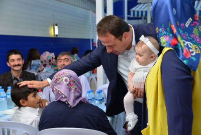 Erbaa Belediyesi tarafından yetimlere iftar yemeği verildi.
