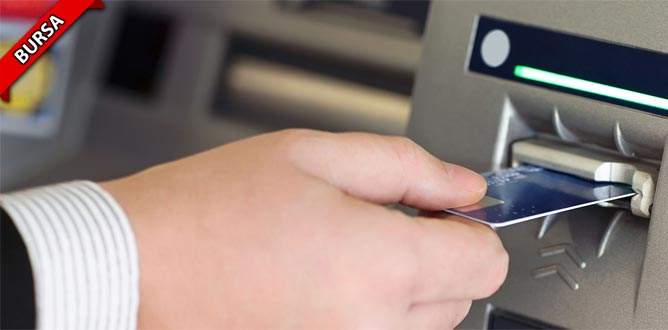 ATM’ye düzenek kurup 8 bin lira çaldılar