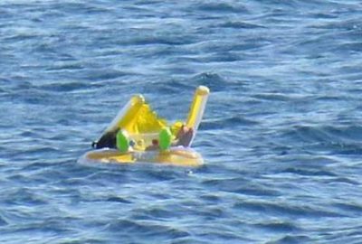 Çanakkale'nin Ayvacık ilçesine bağlı Küçükkuyu beldesinde, ailesinin dalgınlığı ve poyrazın