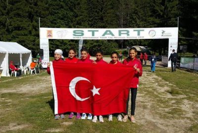 Kütahya’nın Gediz Yenikent Belediyespor Atletizm Sporcusu Özlem Özdemir, Bulgaristan’da yapılan