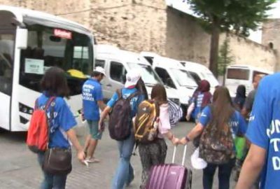 Sultanahmet'te Çinli sandıkları Koreli turist grubuna saldırdılar.