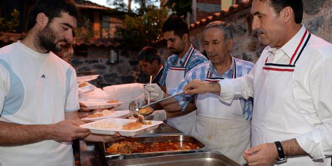 Eskici Mehmet Dede’de iftar vakti