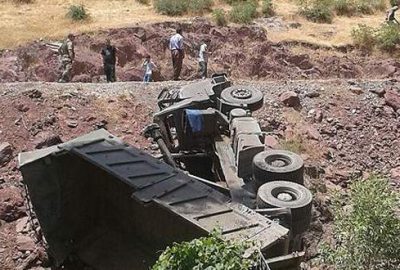 Hakkari'nin Şemdinli ilçesinde askeri aracın şarampole devrilmesi sonucu 1 asker
