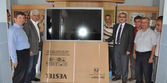 Ortaokullara akıllı tahta