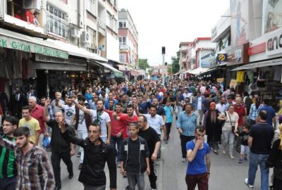 Sakarya’da sosyal medya üzerinden örgütlenen kişiler, toplanarak Doğu Türkistan’da zulüm