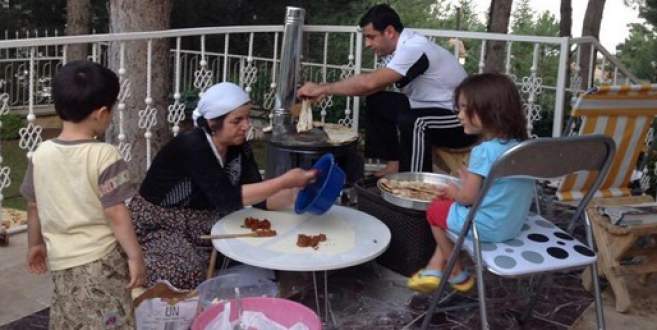 Selahattin Demirtaş’tan sac başında gözleme