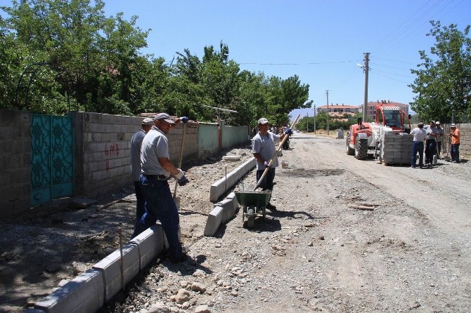 Halit Paşa Mahallesinde Çalışmalar Devam Ediyor Bu yıl, yol ve kaldırım kaplamalarına 30 milyonluk bütçe ayıran
