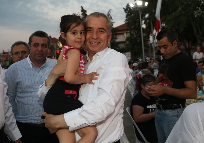 Başkan Zolan, İftarda Vatandaşlarla Buluştu