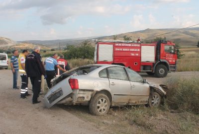 Başkent’te kontrolden çıkan otomobil virajı olamayarak yol kenarındaki su kanalına
