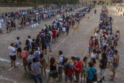 Binlerce kişi o dizi için kuyrukta