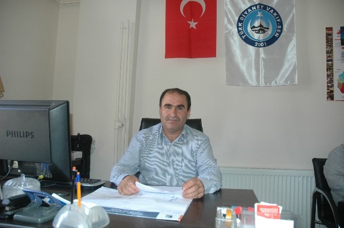 Türk Dıyanet Vakıf Sendikası’ndan Basın Açıklaması Türk Diyanet Vakıf Sendikası Van Şube Başkanı Ferit Önür, “Doğu